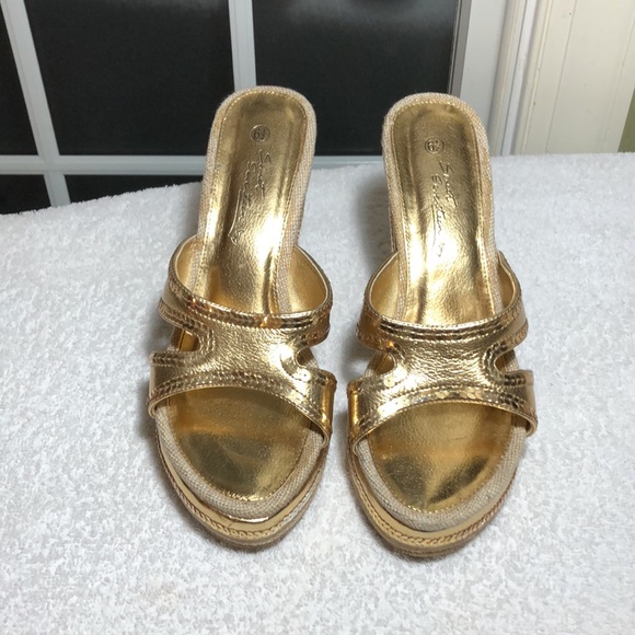 Sweet Sixteen Gold Metallic Wedges - Picture 3 of 10